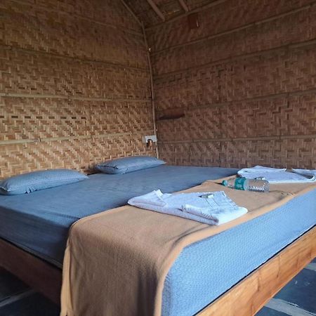 Hampi Rasta Cafe Hotell Exteriör bild
