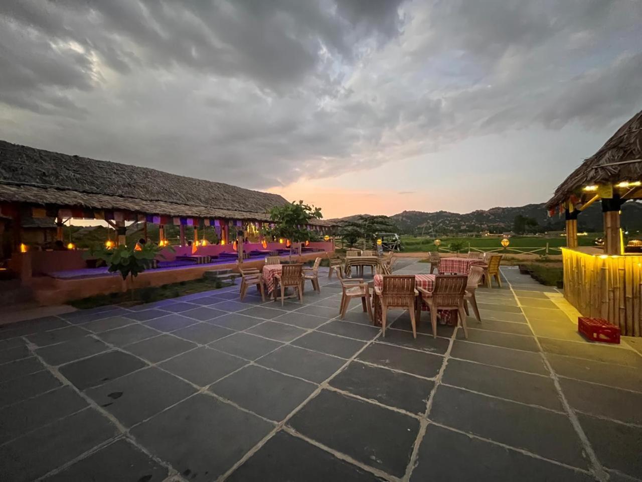 Hampi Rasta Cafe Hotell Exteriör bild