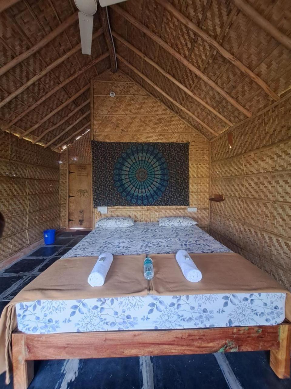Hampi Rasta Cafe Hotell Exteriör bild