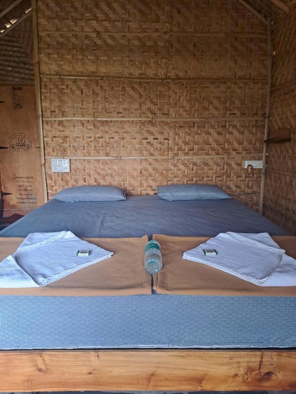Hampi Rasta Cafe Hotell Exteriör bild