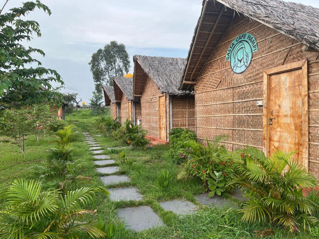 Hampi Rasta Cafe Hotell Exteriör bild