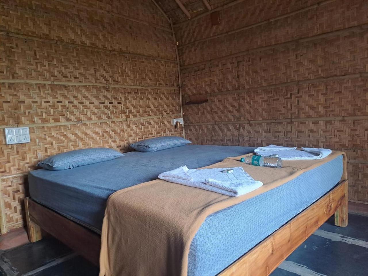 Hampi Rasta Cafe Hotell Exteriör bild