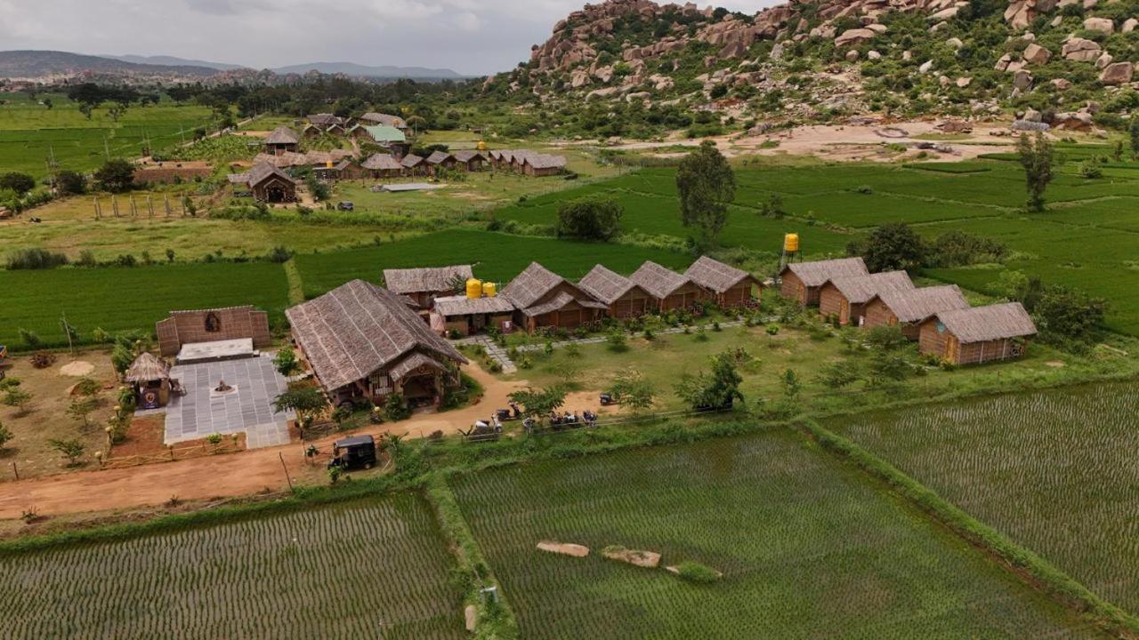 Hampi Rasta Cafe Hotell Exteriör bild